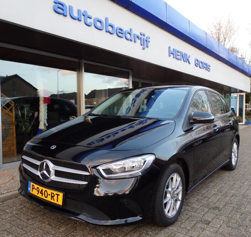 Zwart Gebruikt 2022 Mercedes B180 MPV | € 29.900 (Iets duurder) - Afbeelding 1/4