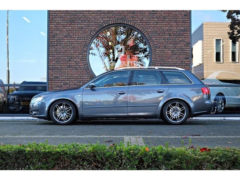 Grijs Gebruikt 2004 Audi A4 Stationwagen | € 1.995 - Afbeelding 1/4