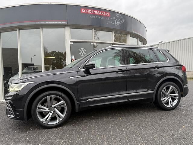 Zwart Gebruikt 2021 VW Tiguan R-line SUV | € 32.950 (Duur) - Afbeelding 1/4