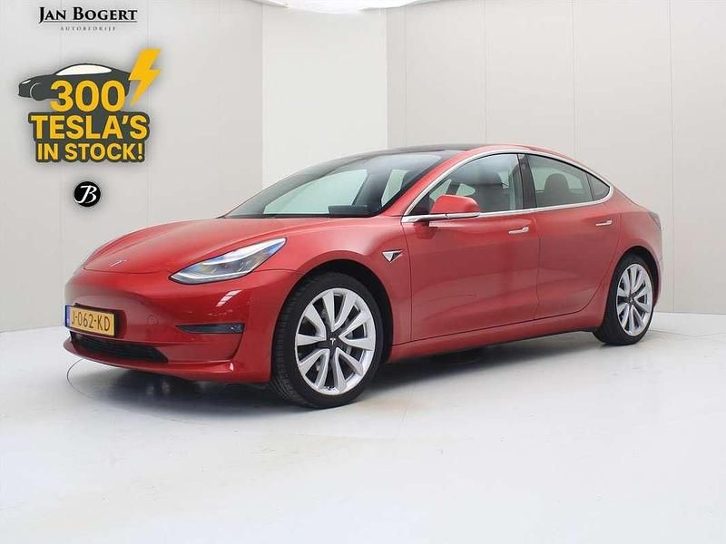 Rood Gebruikt 2020 Tesla Model 3 Long Range AWD Sedan | € 21.900 (Goede deal) - Afbeelding 1/4