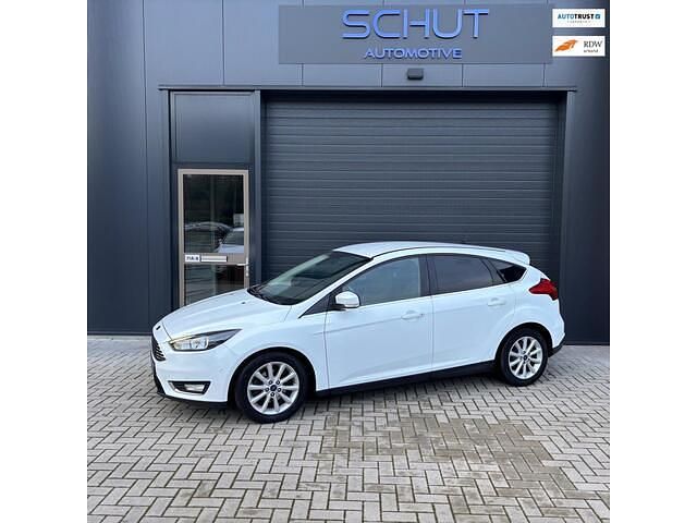 Wit Occasion 2016 Ford Focus Titanium Hatchback | € 8.950 (Eerlijke prijs) - Afbeelding 1/4