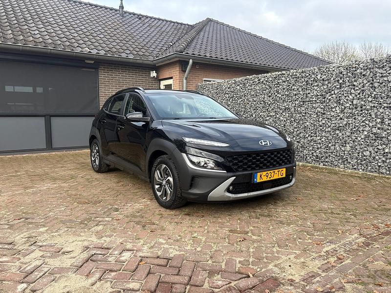 Zwart Gebruikt 2021 Hyundai Kona Comfort SUV | € 20.750 (Goede deal) - Afbeelding 1/4
