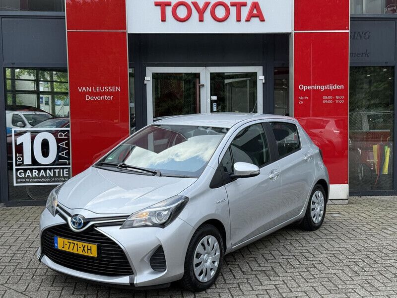 Grijs Gebruikt 2016 Toyota Yaris Hybrid Hatchback | € 13.900 (Eerlijke prijs) - Afbeelding 1/4