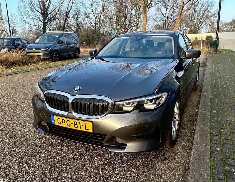 Grijs Occasion 2020 BMW 330 Executive Sedan | € 20.000 (Super prijs) - Afbeelding 1/4