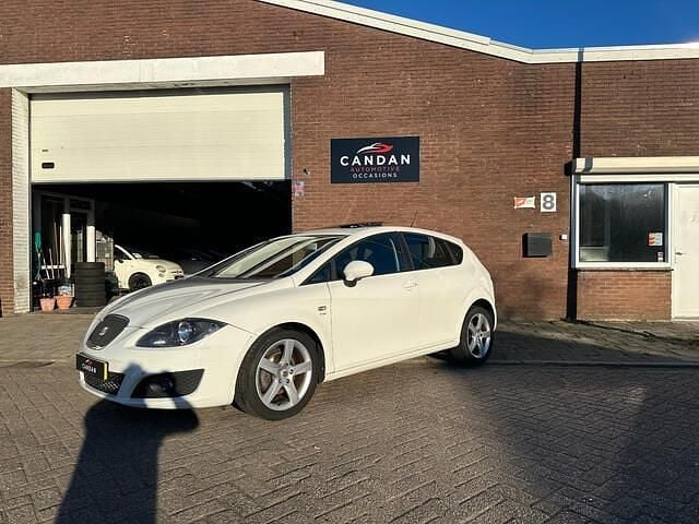 Wit (metallic) Gebruikt 2009 Seat Leon Sport Hatchback | € 3.499 (Goede deal) - Afbeelding 1/4