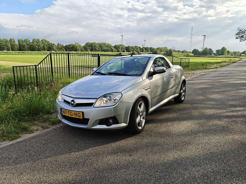 Occasion Opel Tigra Sport 125 PK (91 kW) 2006 Zilver Cabriolet