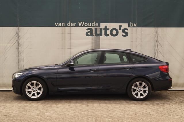 Blauw Gebruikt 2017 BMW 320 Executive Sedan | € 16.900 (Eerlijke prijs) - Afbeelding 1/4