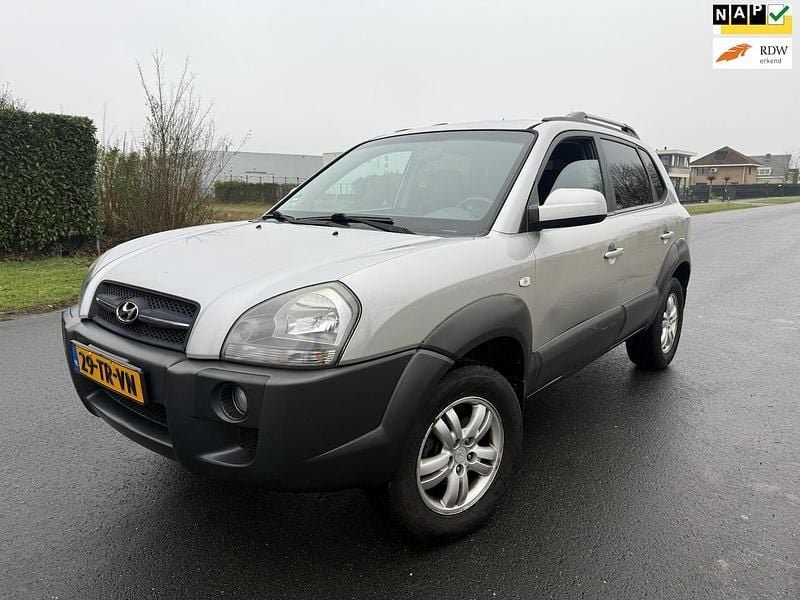 Grijs Occasion 2007 Hyundai Tucson Dynamiq SUV | € 2.199 (Eerlijke prijs) - Afbeelding 1/4