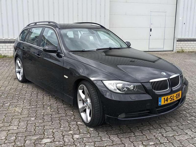 Zwart Gebruikt 2006 BMW 325 Executive Stationwagen | € 4.450 (Goede deal) - Afbeelding 1/4