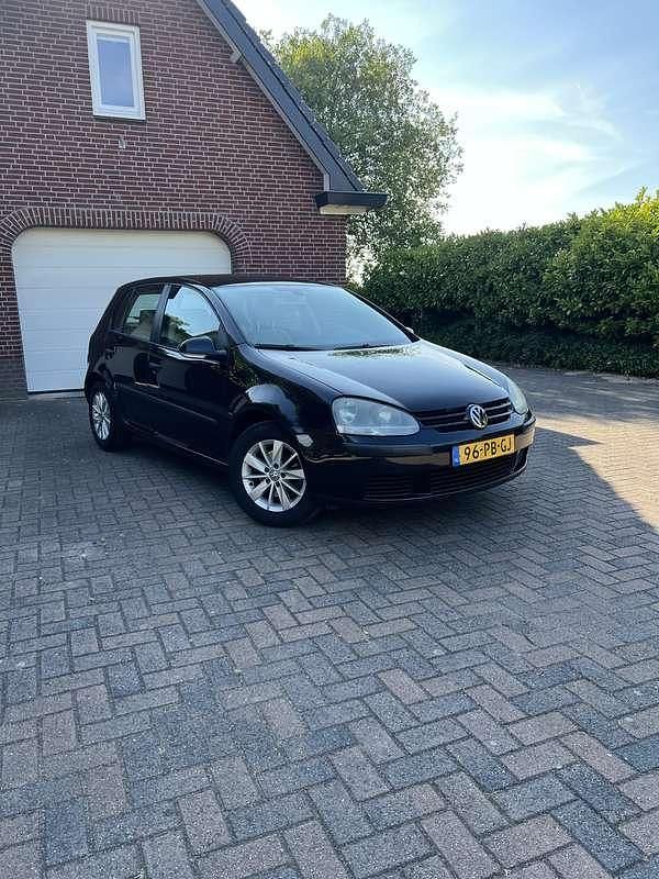 Gebruikt 2004 VW Golf IV Comfortline Sedan | € 2.600 (Eerlijke prijs) - Afbeelding 1/4