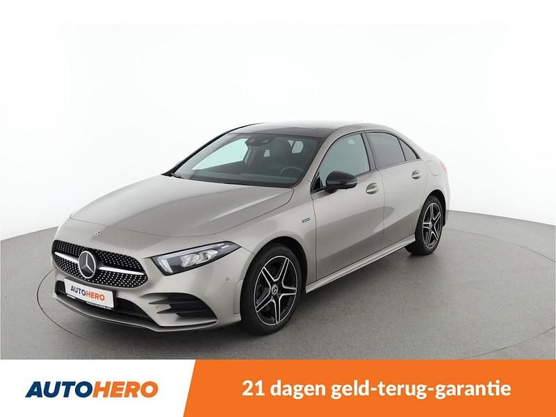 Grijs (metallic) Gebruikt 2020 Mercedes A250 Business Sedan | € 27.049 (Goede deal) - Afbeelding 1/4
