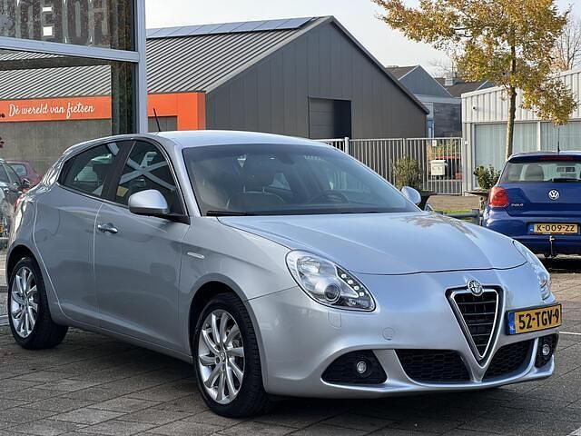 Occasion Alfa Romeo Giulietta Distinctive 170 PK (125 kW) 2012 Grijs Hatchback