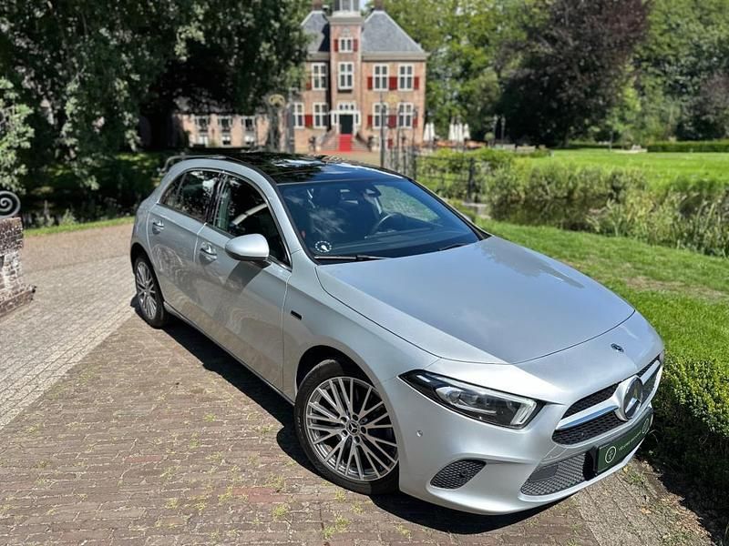Occasion Mercedes A250 161 PK (118 kW) 2021 Zilver Hatchback