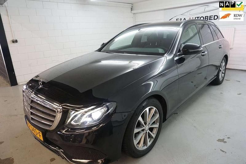 Zwart Occasion 2017 Mercedes E200 Stationwagen | € 9.950 (Eerlijke prijs) - Afbeelding 1/4