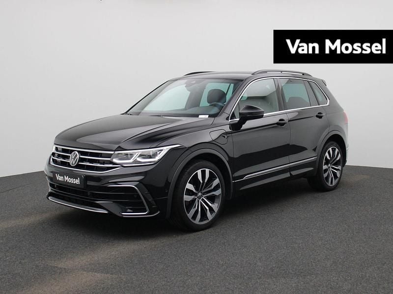 Zwart Gebruikt 2021 VW Tiguan R-line SUV | € 34.900 (Eerlijke prijs) - Afbeelding 1/4