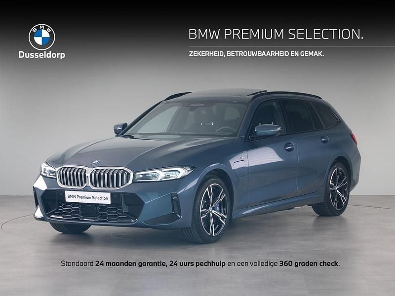 Blauw Gebruikt 2024 BMW 330e M Sport Stationwagen | € 51.850 (Goede deal) - Afbeelding 1/4