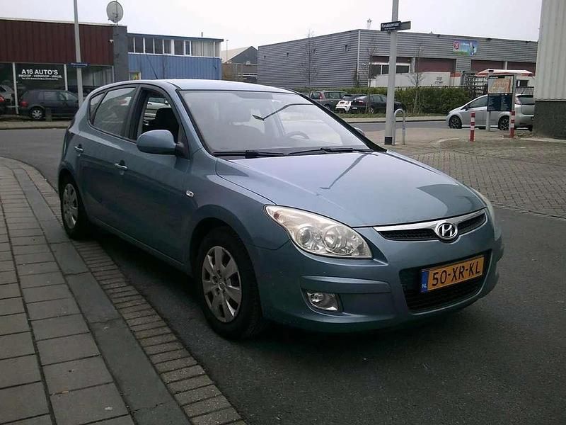 Blauw (metallic) Occasion 2007 Hyundai i30 Sedan | € 3.899 (Eerlijke prijs) - Afbeelding 1/4