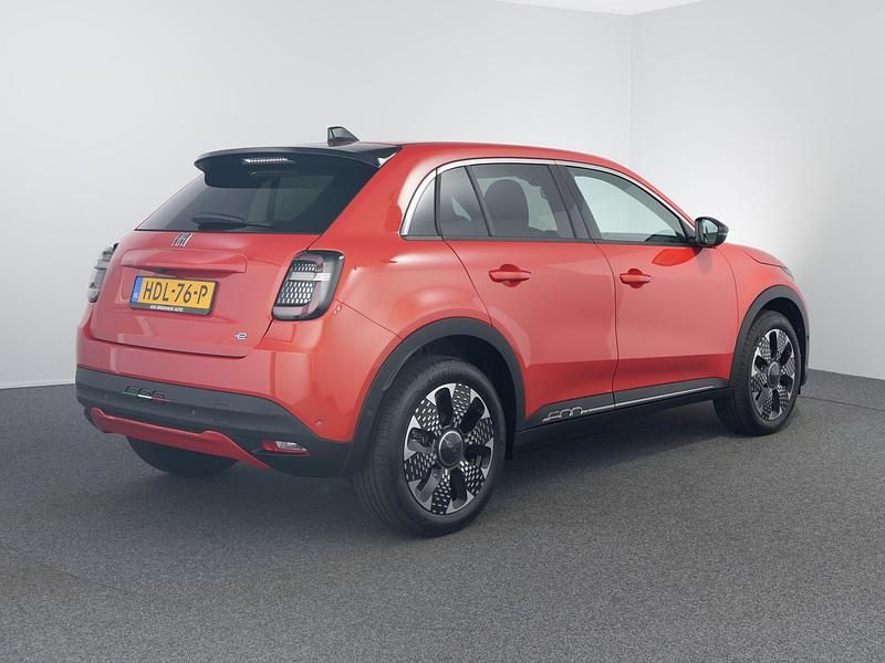 Nieuw Fiat 600E La Prima 114 kW (156 PK) 2025 Oranje SUV