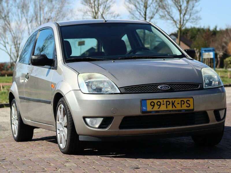 Goud Gebruikt 2004 Ford Fiesta Futura Hatchback | € 1.999 (Eerlijke prijs) - Afbeelding 1/4
