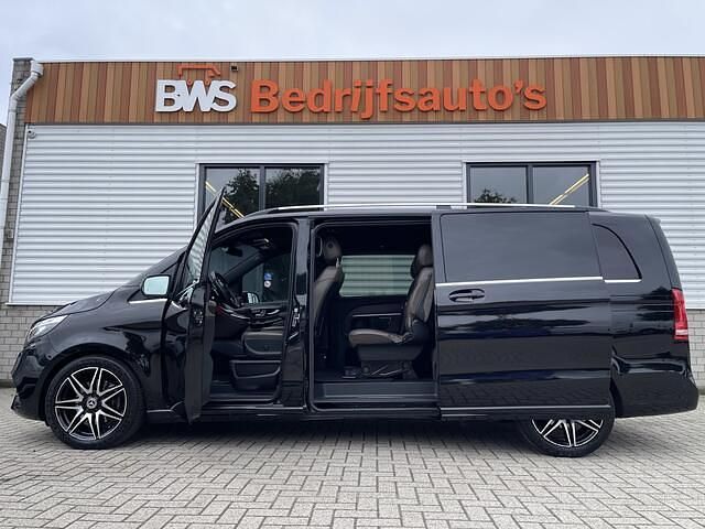 Zwart Gebruikt 2021 Mercedes V300 Avantgarde Edition MPV | € 52.950 (Eerlijke prijs) - Afbeelding 1/4