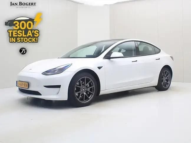 Wit Gebruikt 2021 Tesla Model 3 Standard Range Sedan | € 25.400 (Eerlijke prijs) - Afbeelding 1/4