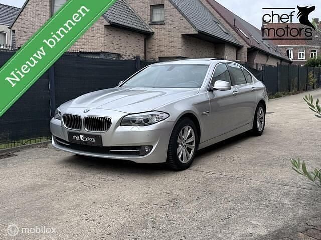 Grijs Gebruikt 2011 BMW 520 Executive Sedan | € 14.950 (Eerlijke prijs) - Afbeelding 1/4