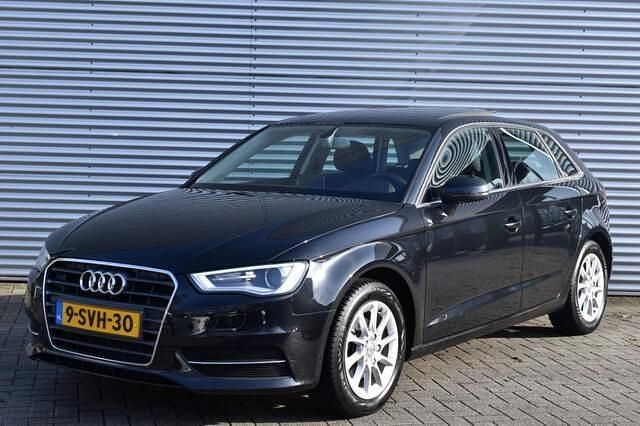 Occasion Audi A3 Attraction 123 PK (90 kW) 2013 Zwart (metallic) Hatchback