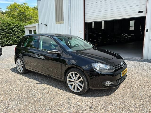 Zwart Gebruikt 2010 VW Golf VI Hatchback | € 4.745 (Eerlijke prijs) - Afbeelding 1/4