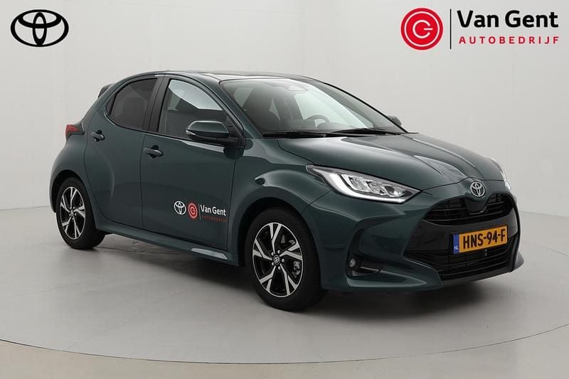 Groen Nieuw 2025 Toyota Yaris Hybrid Hatchback | € 31.999 - Afbeelding 1/4