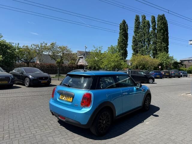 Occasion Mini ONE Pepper 74 PK (54 kW) 2018 Blauw, metallic lak Hatchback