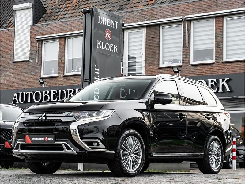 Zwart Gebruikt 2019 Mitsubishi Outlander Intense+ SUV | € 27.450 - Afbeelding 1/4