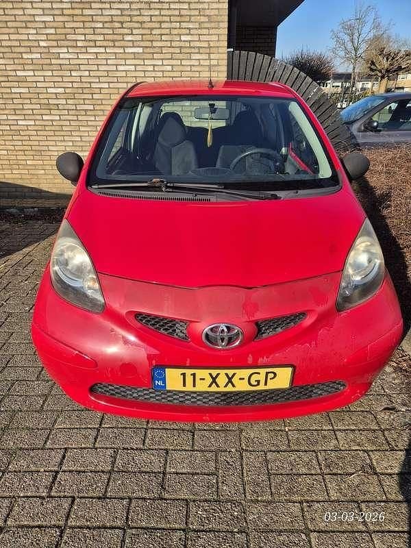Occasion Toyota Aygo 68 PK (50 kW) 2007 Rood Hatchback