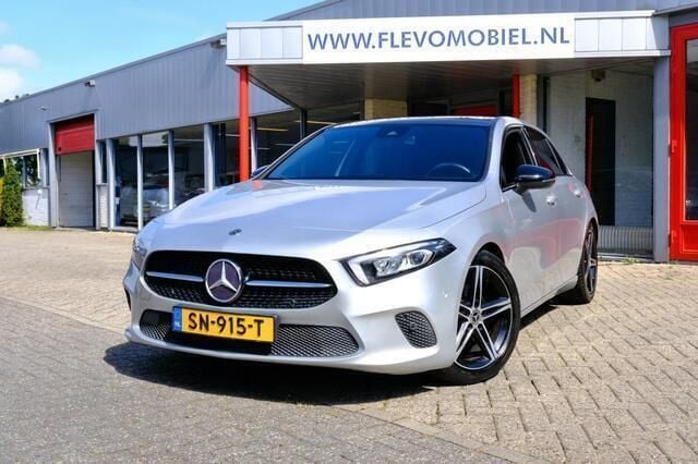 Grijs Gebruikt 2018 Mercedes A200 Advantage Hatchback | € 19.850 (Eerlijke prijs) - Afbeelding 1/4
