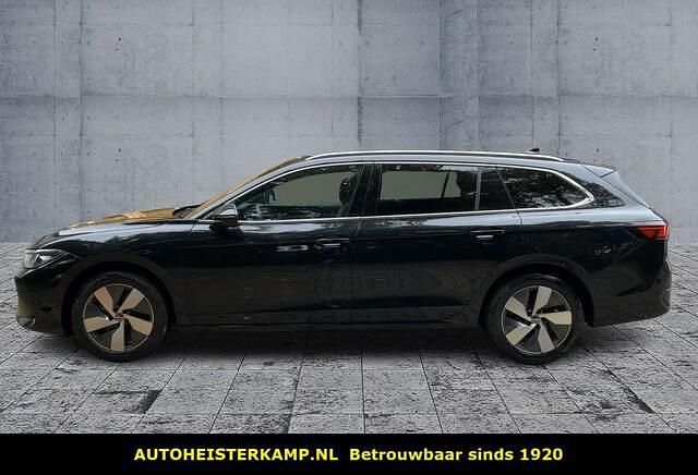 Zwart Occasion 2025 VW Passat Stationwagen | € 51.950 (Eerlijke prijs) - Afbeelding 1/4
