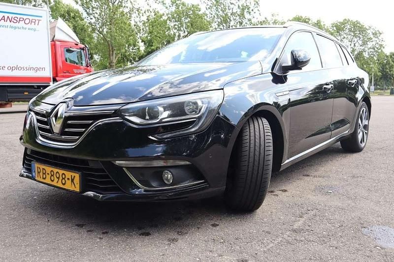 Zwart Gebruikt 2017 Renault Mégane GrandTour Bose Edition Stationwagen | € 9.000 (Eerlijke prijs) - Afbeelding 1/4