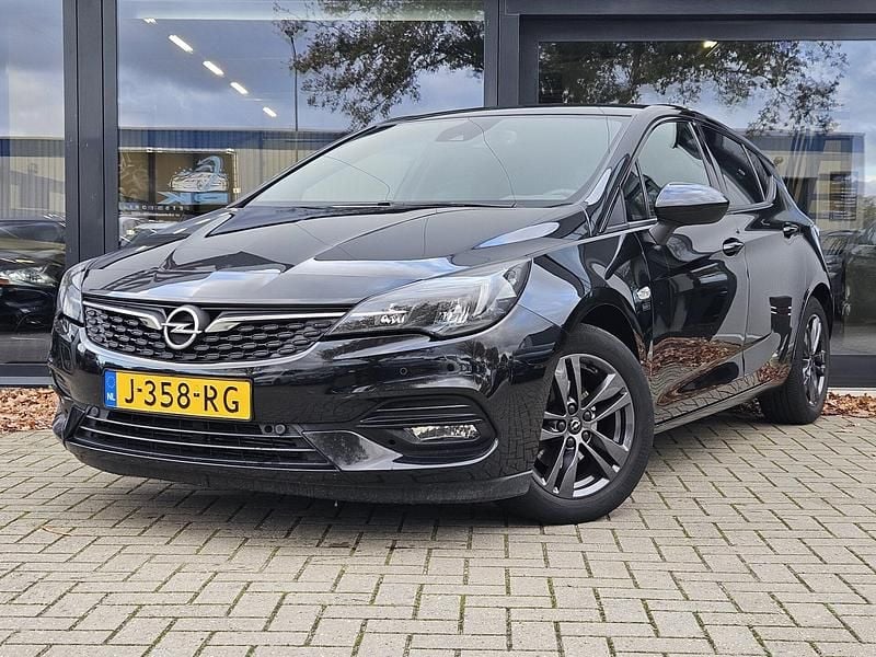 Zwart Gebruikt 2020 Opel Astra Edition Hatchback | € 9.700 (Eerlijke prijs) - Afbeelding 1/4