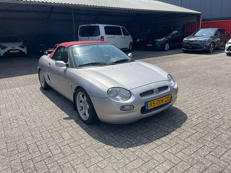 Zilver Gebruikt 1999 MG F Cabriolet | € 2.500 (Eerlijke prijs) - Afbeelding 1/4