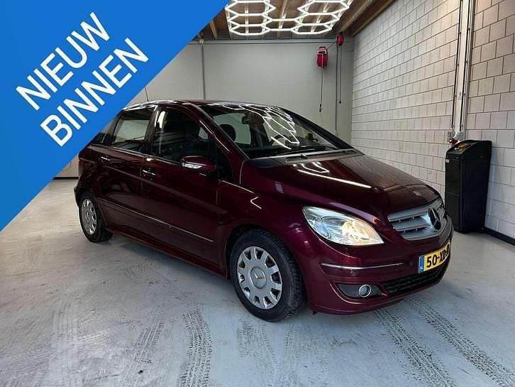 Rood Gebruikt 2007 Mercedes B170 MPV | € 3.250 (Goede deal) - Afbeelding 1/4