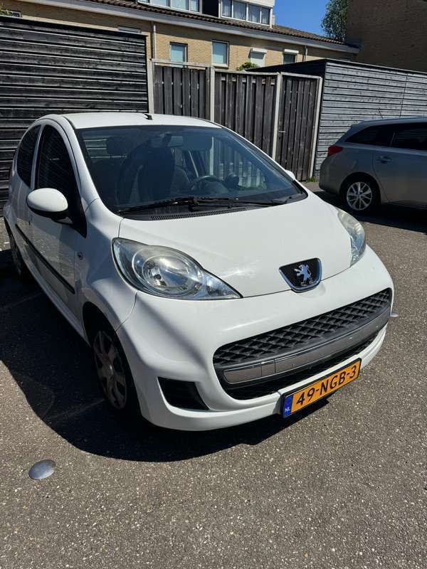 Wit Gebruikt 2010 Peugeot 107 Hatchback | € 2.750 (Eerlijke prijs) - Afbeelding 1/1