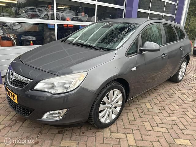 Occasion Opel Astra Cosmo 140 PK (102 kW) 2011 Grijs Stationwagen
