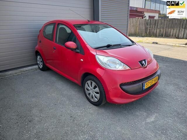Rood Gebruikt 2006 Peugeot 107 Hatchback | € 1.500 (Eerlijke prijs) - Afbeelding 1/4