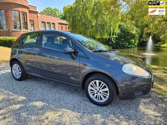 Grijs Gebruikt 2008 Fiat Grande Punto Dynamic Hatchback | € 1.999 (Eerlijke prijs) - Afbeelding 1/4