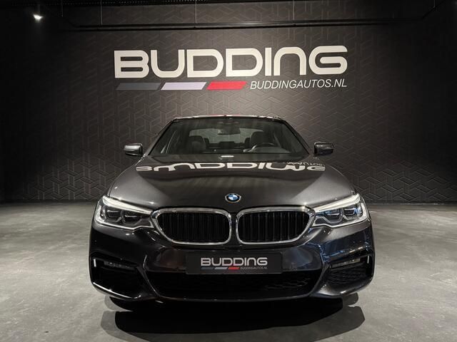 Grijs, metallic lak Gebruikt 2019 BMW 520 Executive Sedan | € 27.950 (Eerlijke prijs) - Afbeelding 1/4