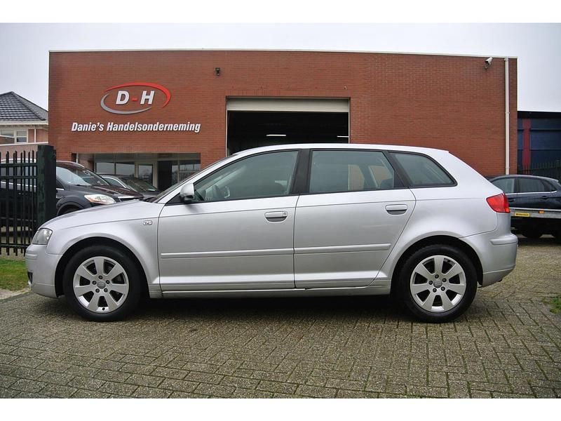 Grijs Gebruikt 2004 Audi A3 Attraction Hatchback | € 1.099 (Super prijs) - Afbeelding 1/4