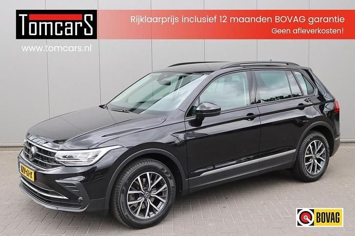 Zwart Gebruikt 2023 VW Tiguan Business SUV | € 36.750 (Super prijs) - Afbeelding 1/3