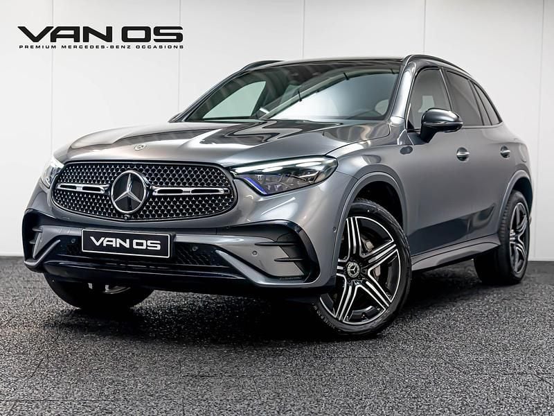 Grijs, metallic lak Gebruikt 2023 Mercedes GLC300 AMG line SUV | € 74.995 (Duur) - Afbeelding 1/4