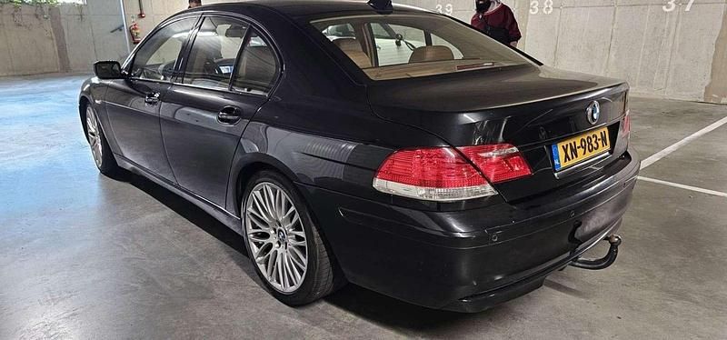 Zwart Gebruikt 2005 BMW 740 Sedan | € 10.000 - Afbeelding 1/4