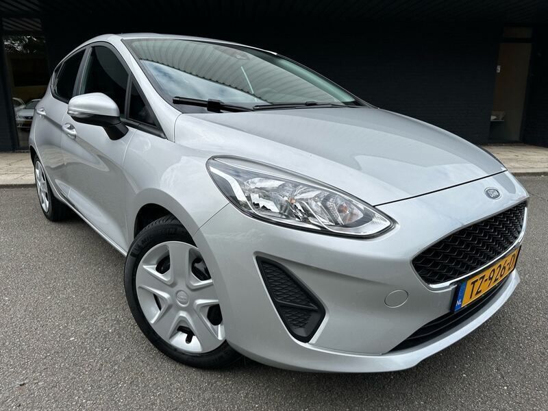 Grijs Gebruikt 2018 Ford Fiesta Trend Hatchback | € 10.795 (Eerlijke prijs) - Afbeelding 1/4