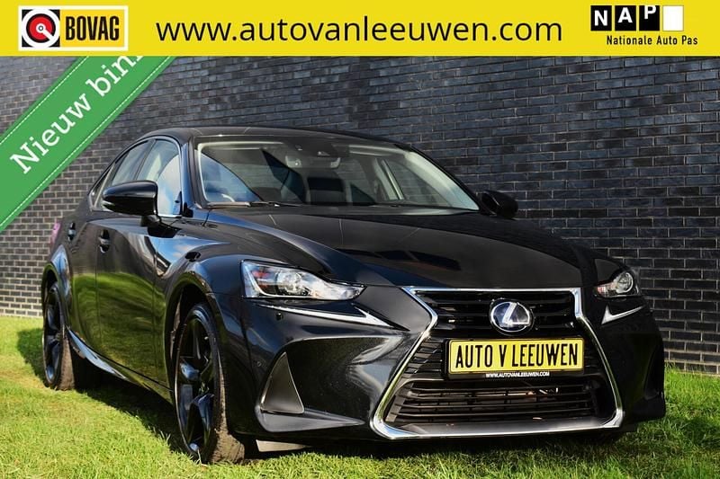 Zwart Gebruikt 2020 Lexus IS300h Sport Line Sedan | € 29.920 (Eerlijke prijs) - Afbeelding 1/4