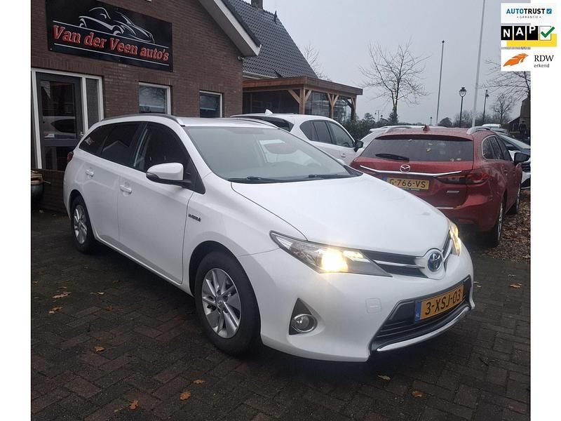 Wit Occasion 2014 Toyota Auris Stationwagen | € 12.750 (Eerlijke prijs) - Afbeelding 1/4